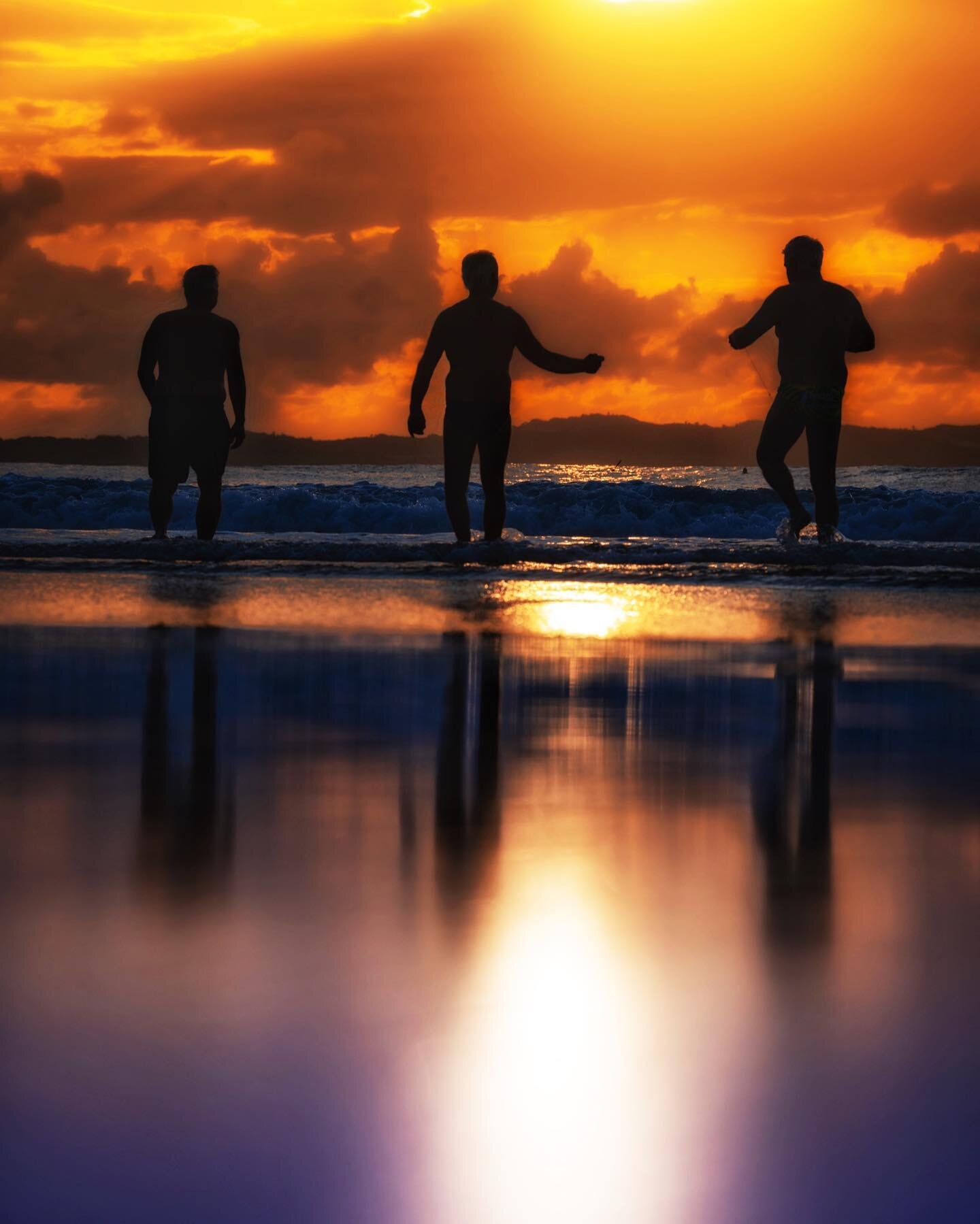 Sunrise 13th May 2023
- Unknown Swimmers -
.
#sunrise #cronullabeach #cronulla #beach #silhouette #swimmers