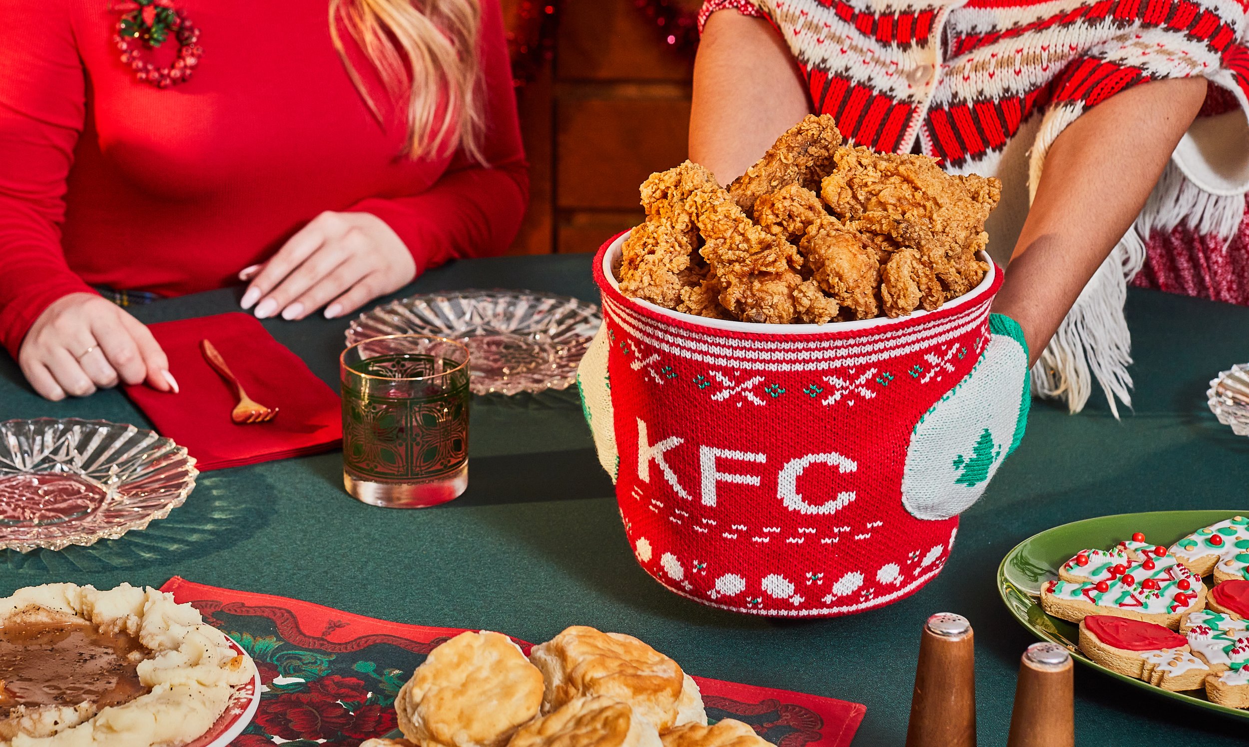 lifestyle-photographer-austin-texas-KFC-Holiday-Bucket-Hugger.jpg