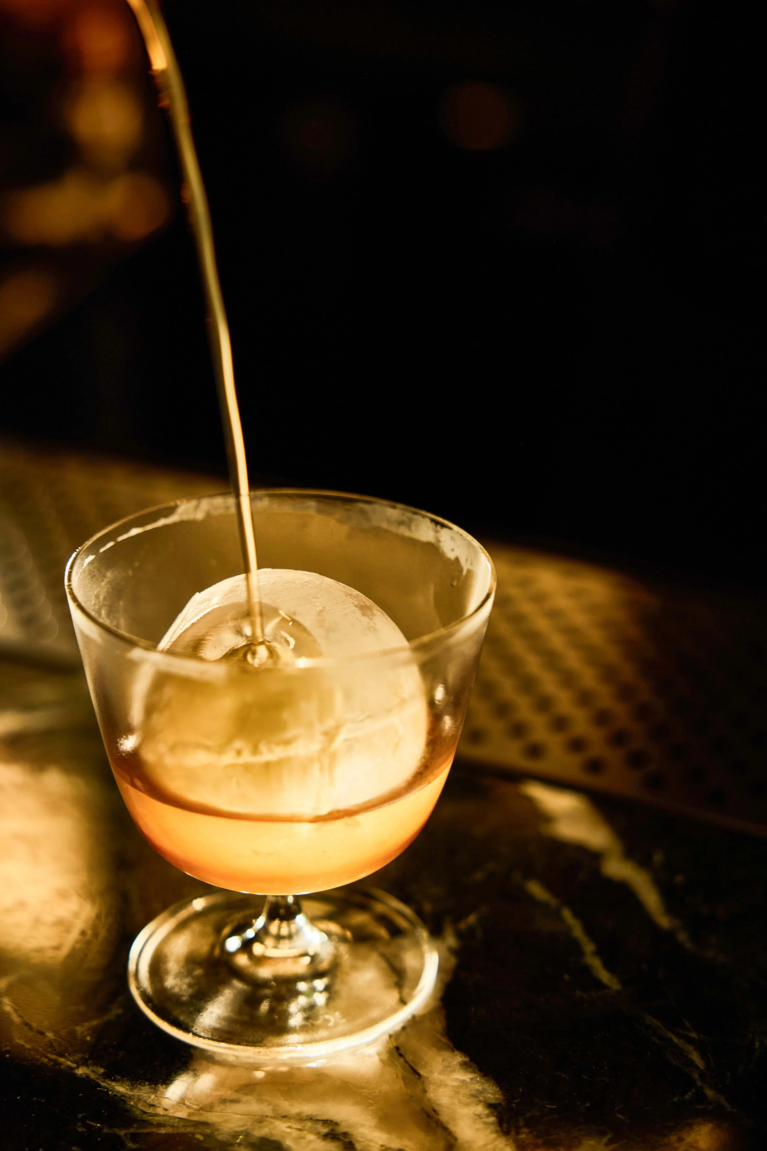 cocktail-bar-pour-jessica-attie-beverage-photographer..jpg