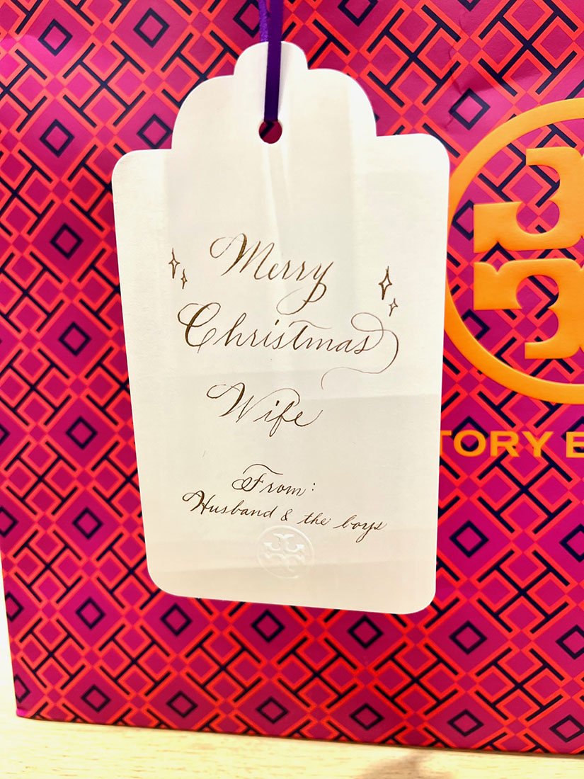 Hawaii Tory Burch Live Calligraphy Holiday Event Michelle Clemen  4.jpg