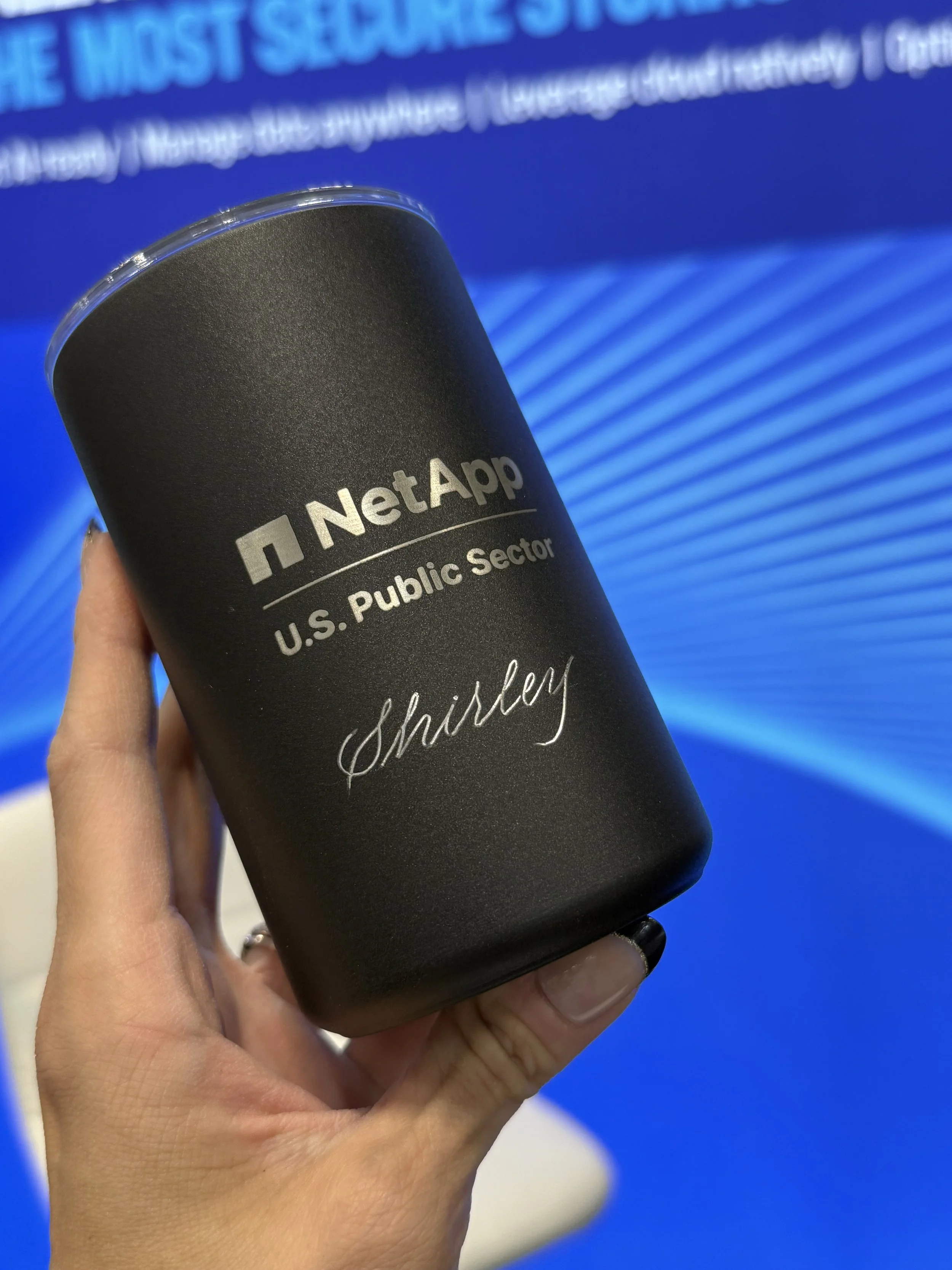 Live-Engraving-NetApp-Corporate-Gifting 7.JPG