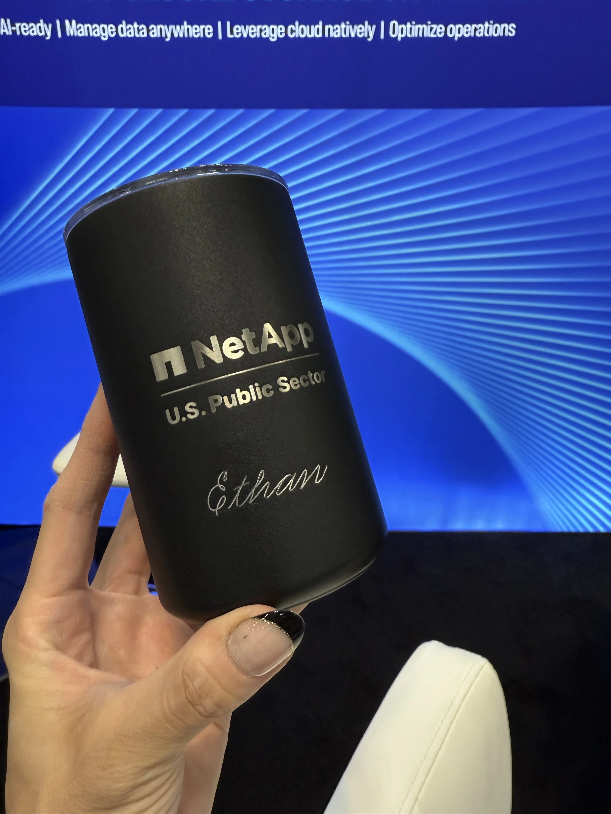 Live-Engraving-NetApp-Corporate-Gifting 9.JPG