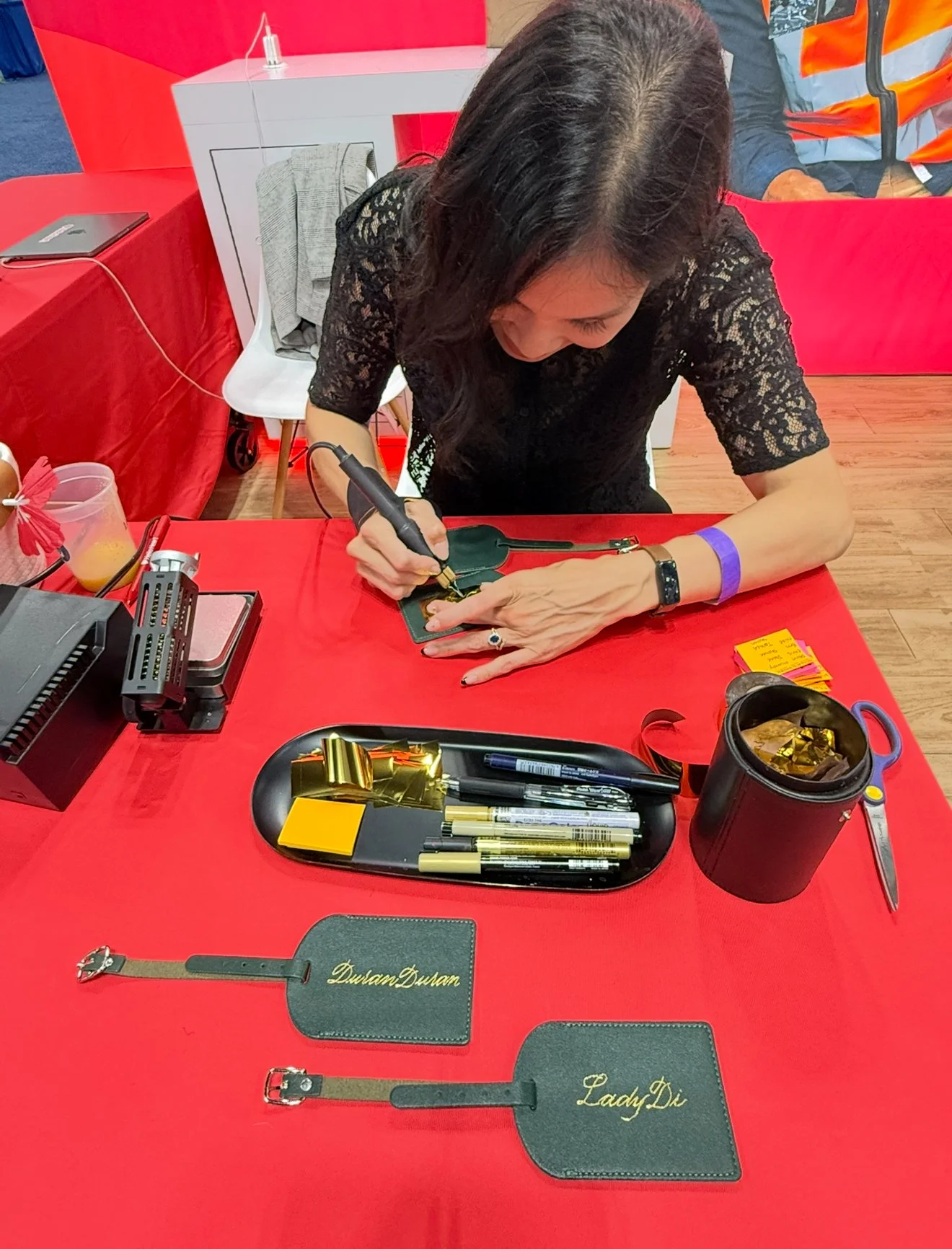 Live-Heat-Foiling-Calligraphy-Corporate-Gifting-Hawaii9.jpg
