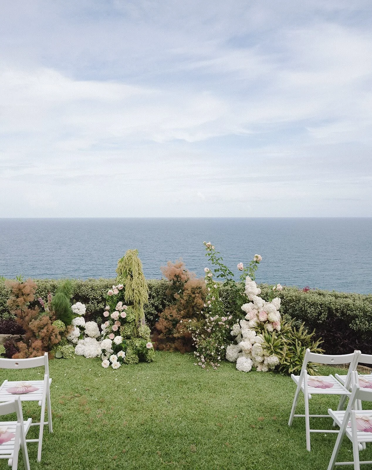 Another dreamy scene from this special wedding at @jonahsweddings 

We officially wrapped up our last wedding for the season over the weekend and we are feeling inspired 🤍 
Only a few dates left for 2026 and 2027 bookings are now open. We would love