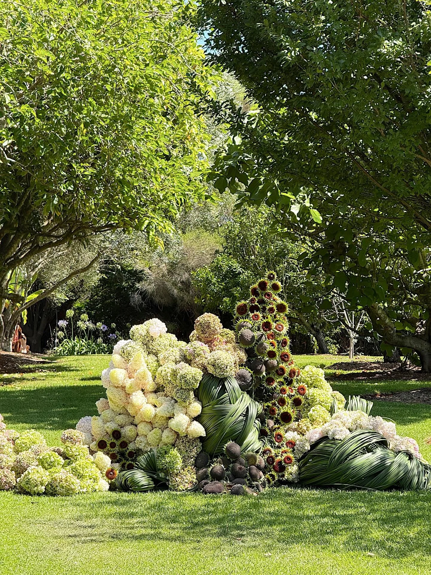 This one felt special. 
Celebrating love with Riley &amp; Reuben yesterday at the stunning @greyleigh.kiama 

Thank you for full creative freedom dreaming up this beauty. 
So much more to share from this special day. 

Thank you for my talented flowe