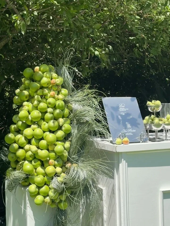 THE BAR ~ a sculpture of apples making a statement at cocktail hour

The team behind it all @paloma.eventco @signedbyshaun @dearfiore_photography
@bonnielassfilms @thezancs @greyleigh.kiama