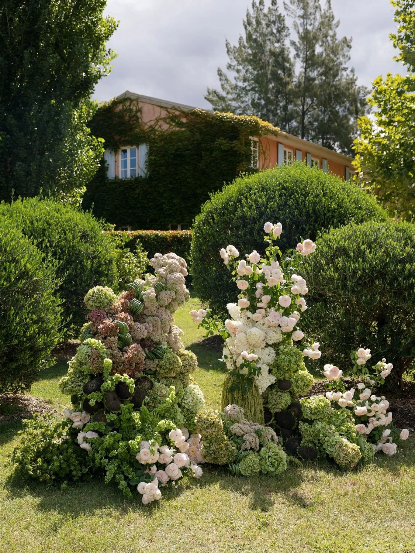 Sunny and Tom ~ you both are a dream.
Thank you for the trust, the love, and a day that felt entirely made for you two. 

Captured by @hungryhearts_co 
 

Venue @redleafwollombi
Photographer @hungryhearts_co
Content @bylucy.weddings
Florals @sophiawi