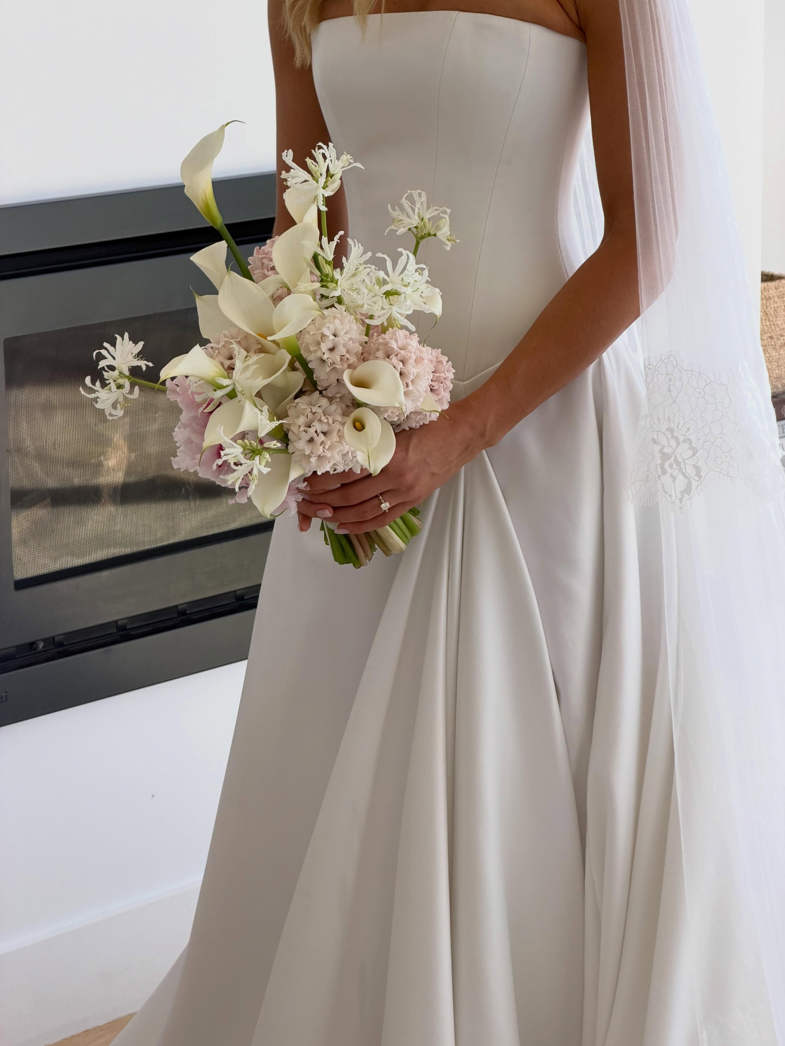 Beautiful Clare and her bouquet of hyacinths, nerine, callas, and cyclamen 🕊️

More to come from this day ~ sweet moments captured by @bylucy.weddings