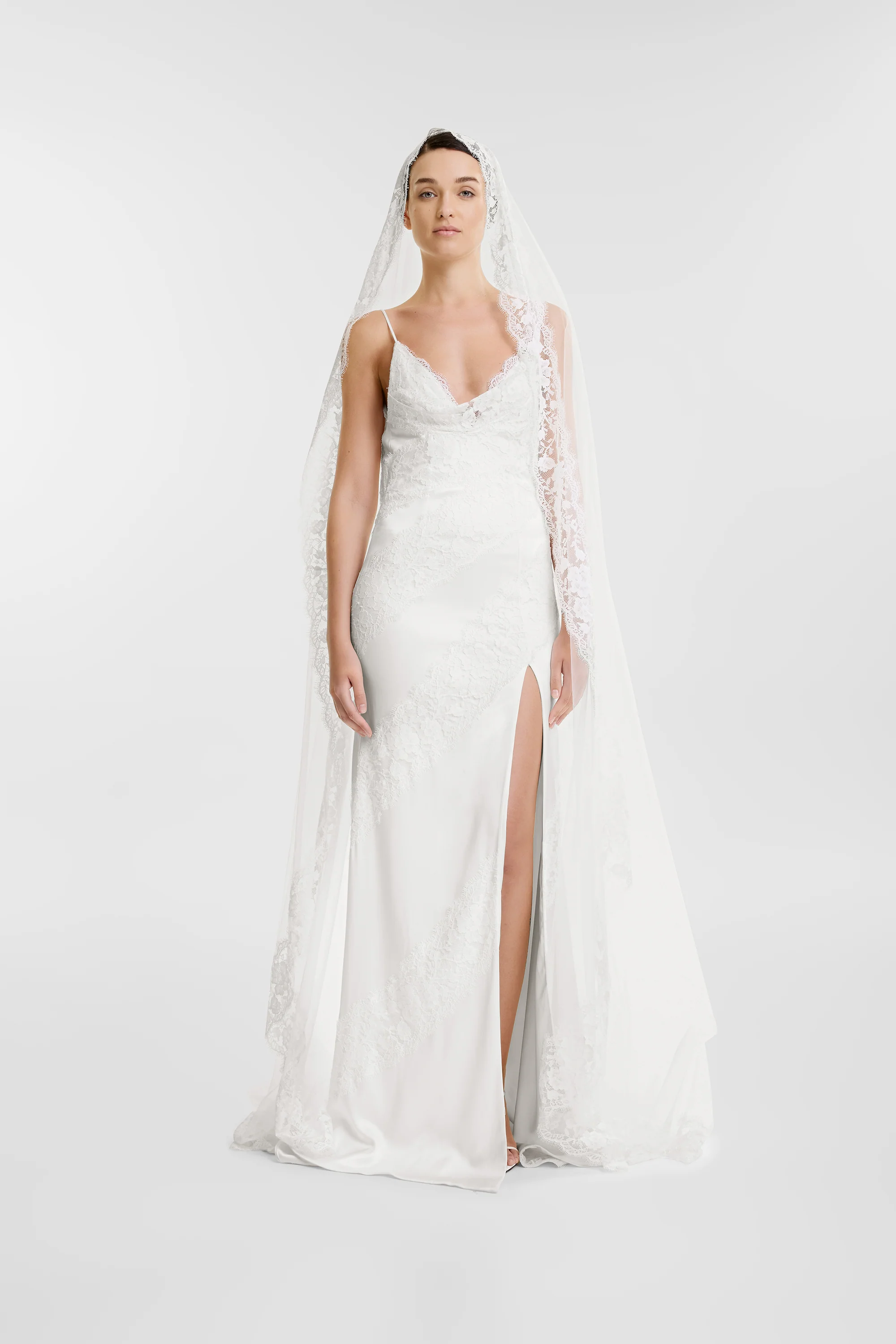 KYHA-Aelin-mantilla-veil-1.png