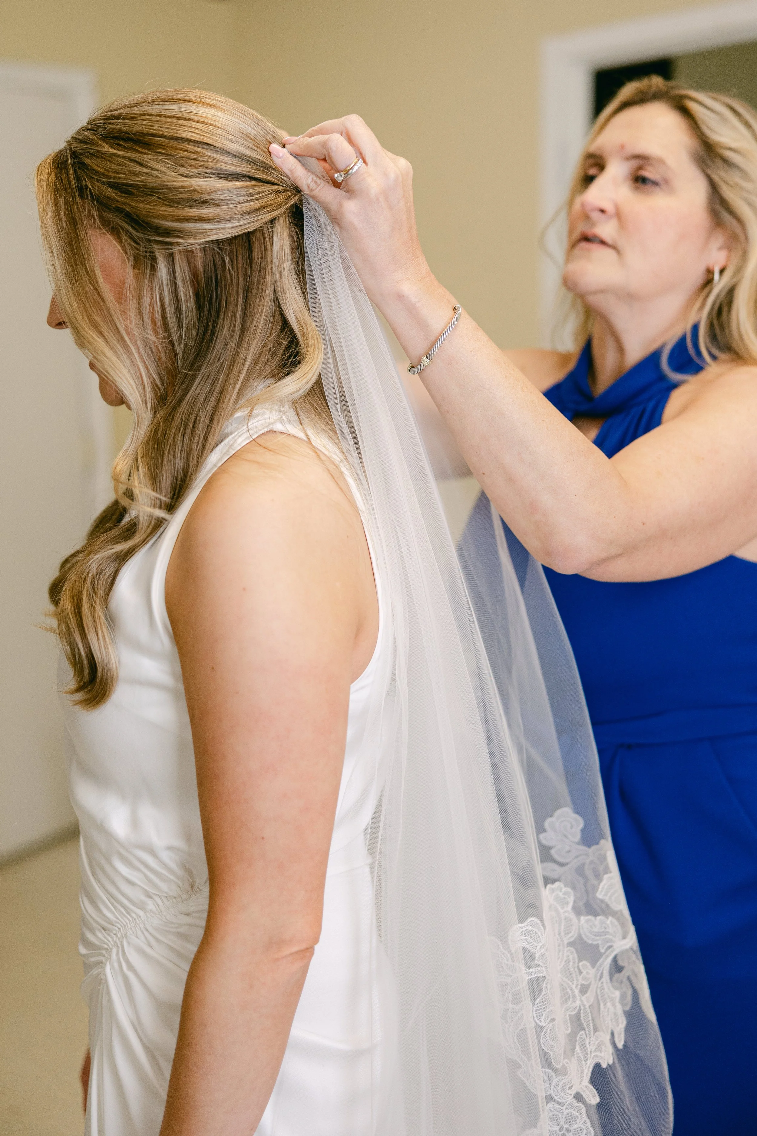 SarahMattozziPhotography-HannahRyan-PreCeremony-38.jpg
