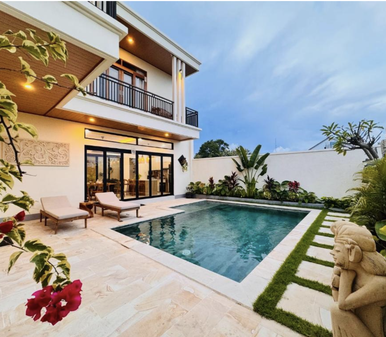 pool near dining.png