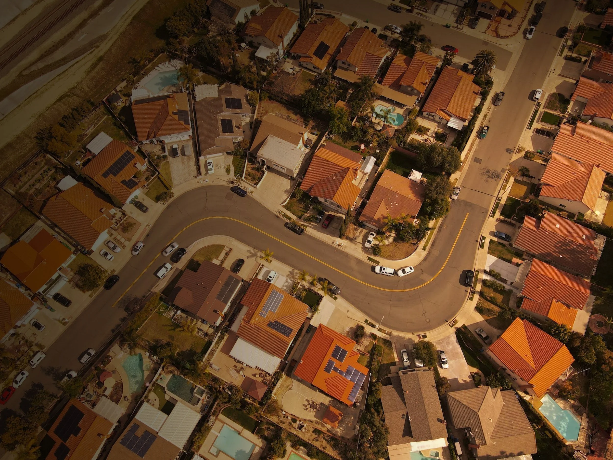 build-broadband-gigabit-rural-solutions-rural-broadband-home-banner-houses-aerial-view.jpg