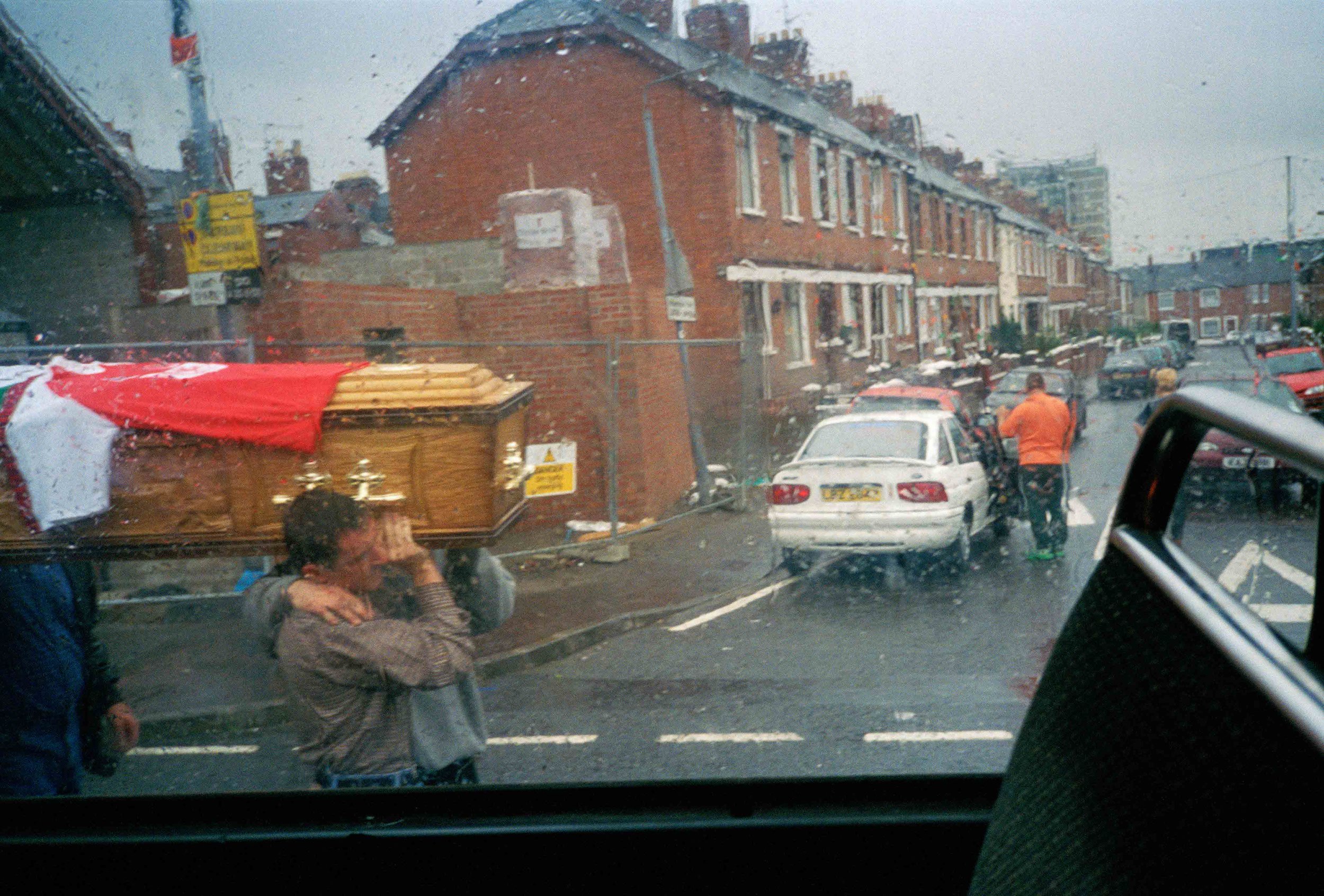 Here Comes Everybody Chris Killip's 写真集 Buy Here Comes Everybody: Chris Killip's Irish Photographs