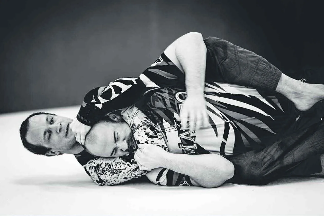 N&aring;r livet klemmer deg hard, kom p&aring; trening og klem hardt tilbake!

BJJ NoGi voksen
(Fra 15 &aring;r) 

Tirsdag 18:00-19:00
Onsdag 18:30-20:00

📸@martins.photography
#polarsirkelenkampsport #bjj
#brasiliansjiujitsu #brasilianjiujitsu #mar