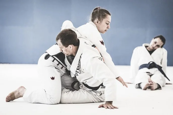 En stor takk til Marko Oikarainen og Emilia L&aring;ng for en utrolig inspirerende uke hos Polarsirkelen Kampsport! 

Begge er svartbelter i brasiliansk jiu-jitsu og konkurrerer p&aring; h&oslash;yt niv&aring; internasjonalt &ndash; og til daglig rep
