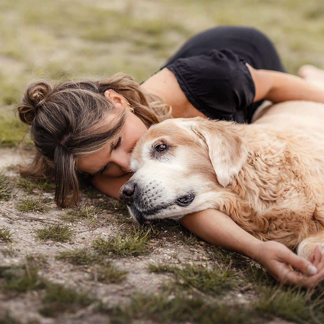 Wie lange begleiten euch schon eure Tiere und was habt ihr mit ihnen alles durchgemacht? 🐶🐴 
Sarah und ihr Fynn verbringen bereits &uuml;ber vierzehn Jahre miteinander. F&uuml;r mich eine unglaublich verr&uuml;ckte und gleichzeitig sch&ouml;ne Vors