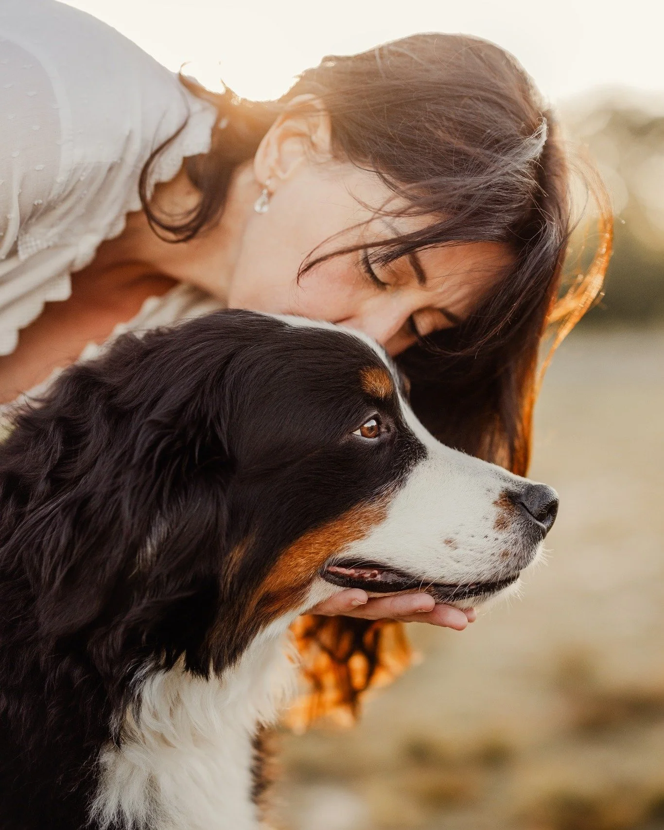 ,,Wei&szlig;t du eigentlich wie lieb ich dich habe?'' 🥹
Eine Frage die mein Hund regelm&auml;&szlig;ig von mir h&ouml;rt. Ein paar Knutscher gibts meistens auch noch obendrauf 🥰
Fragt ihr eure Tiere das auch manchmal? Was meint ihr w&auml;re die An