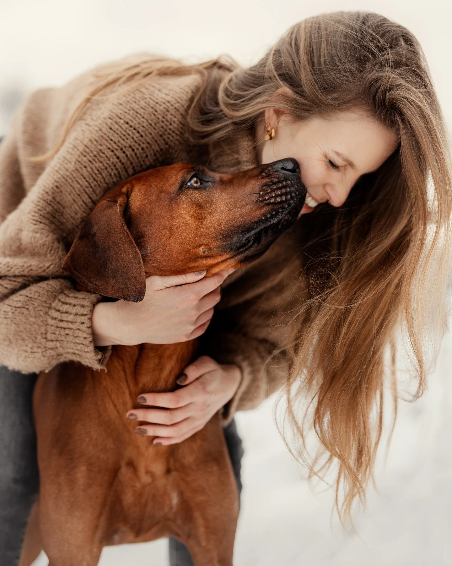Kaum zu glauben, dass dieses Fotoshooting und damit der Schnee erst zwei Wochen her ist! F&uuml;hlt sich doch direkt an, als ob der Fr&uuml;hling schon ewig da ist 🌷 Ich konnte mich einfach nicht entscheiden, welches Bild ich mehr liebe. Bild 1 mit 