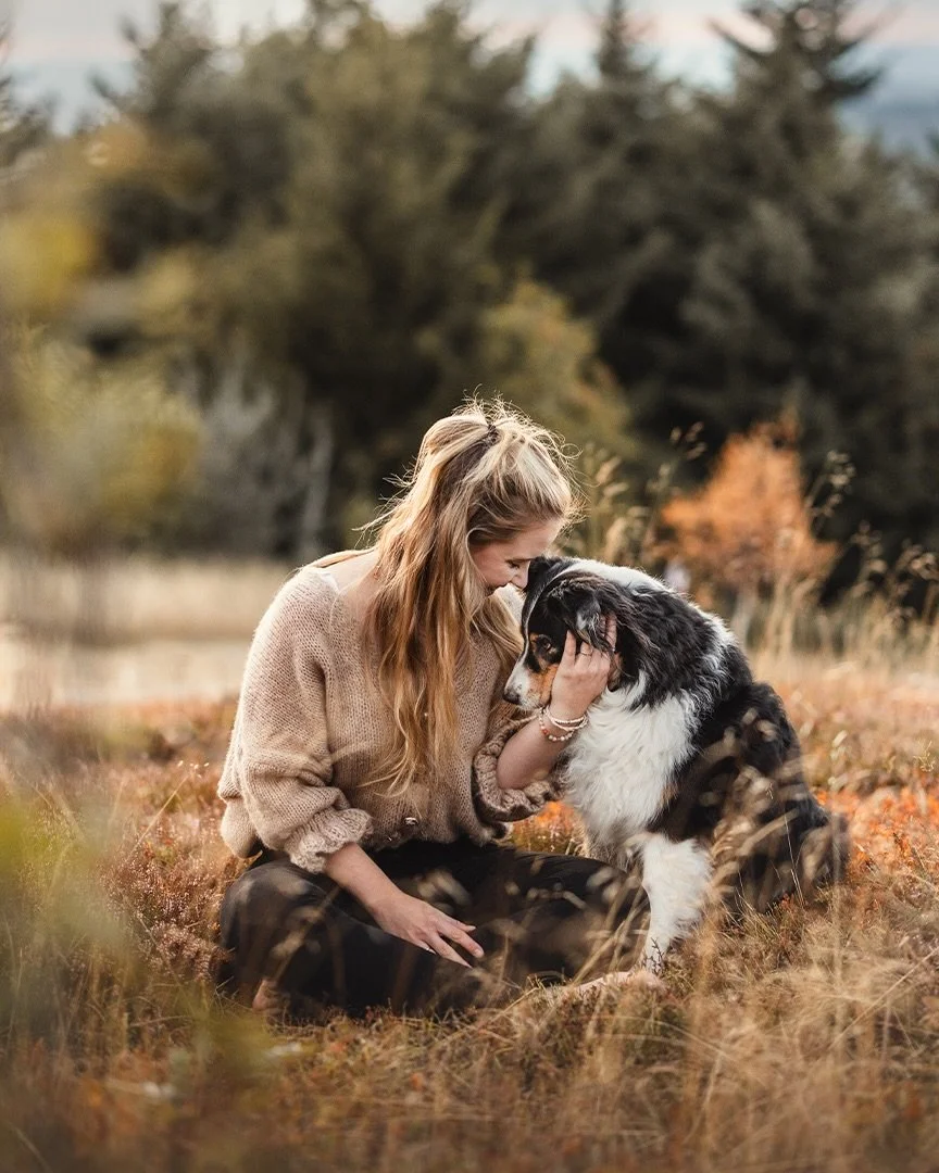 Tine hat sich schon l&auml;nger ein Shooting mit ihrer elf j&auml;hrigen Bliss gew&uuml;nscht. Ganz viele Erinnerungen und Herzmomente einsammeln &hearts;️
Zu Beginn meinte sie zu mir: &bdquo;Du musst mir helfen, ich wei&szlig; gar nicht, was ich mac