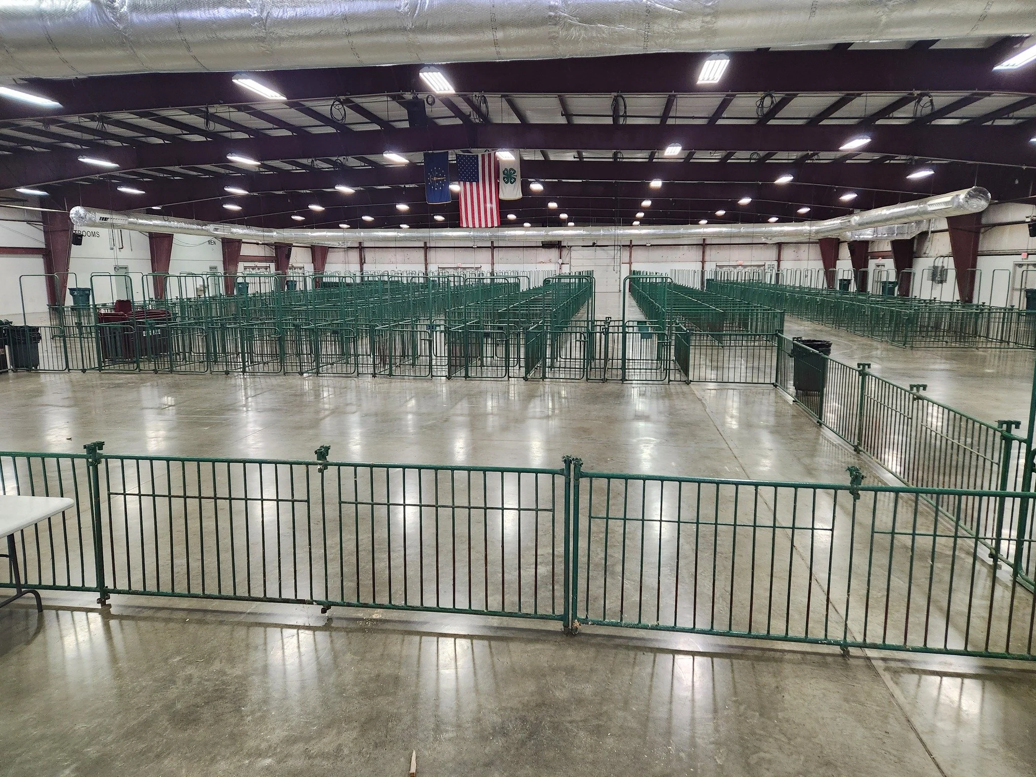IJLA Santa's Swine Showdown &amp; All N Supplements Winter Jackpot participants, are you ready? We are!

✅ 250 Pens
✅ 1 Show Ring
✅ Warm and cozy First Bank Expo Hall ♨️♨️

It's going to be a cold and snowy weekend outside, but it is nice and toasty 