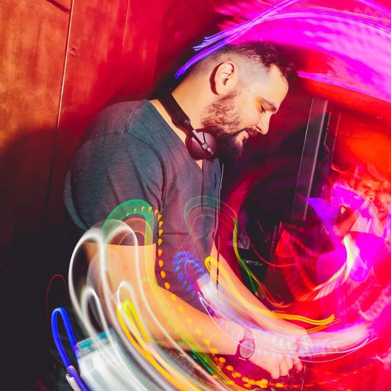 DJ Klox featuring ballet performance at Gooshter