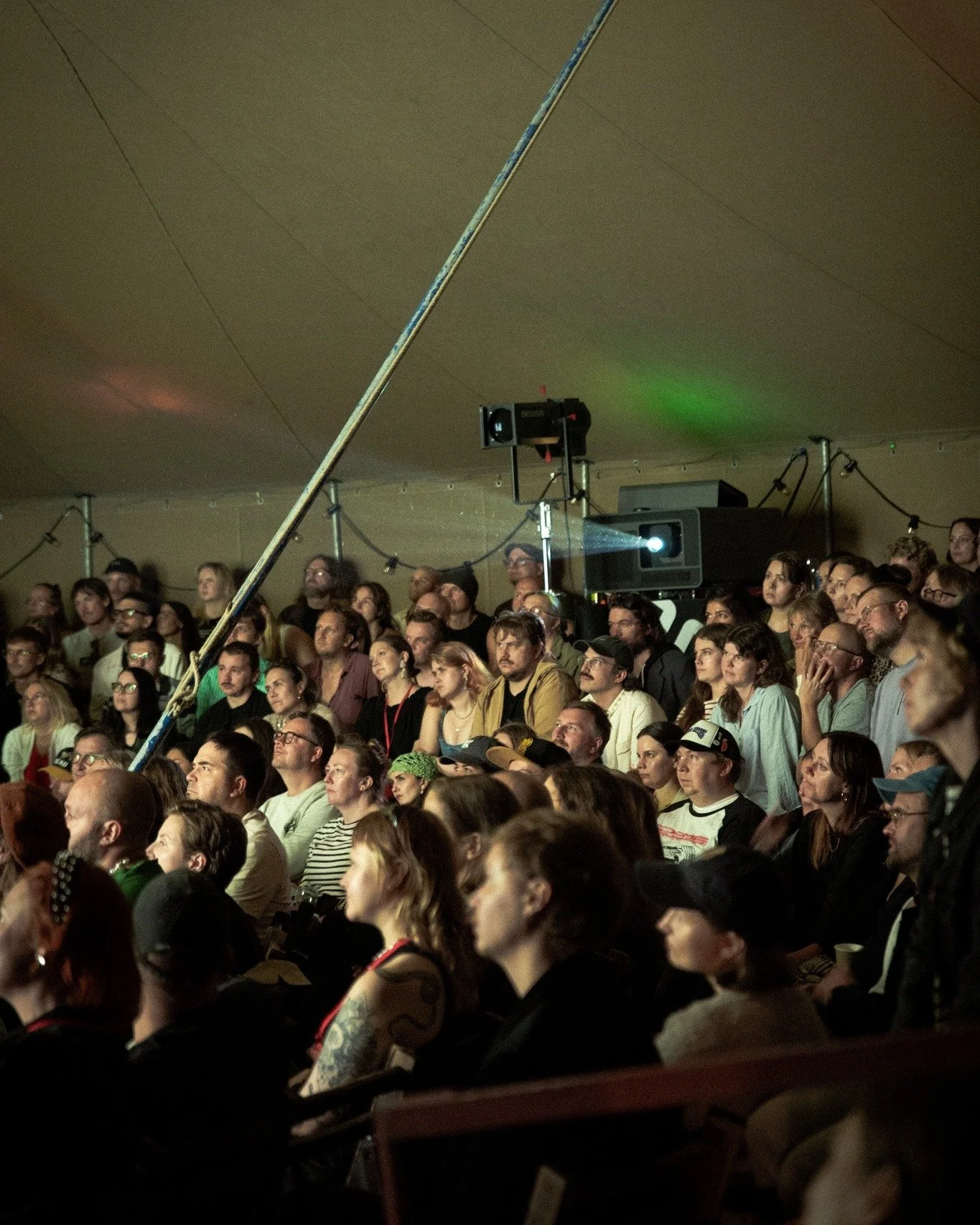 Kes&auml; on ohi ja aika palata kaupunkiin. Onneksi se on elokuvan yst&auml;ville t&auml;n&auml; vuonna erityisen mukavaa, koska uusi hieno leffafestari Karhupuisto Film Festival on k&auml;ynniss&auml; Karhupuistossa! 🍁🍁

Sensommarissa t&auml;n&aum