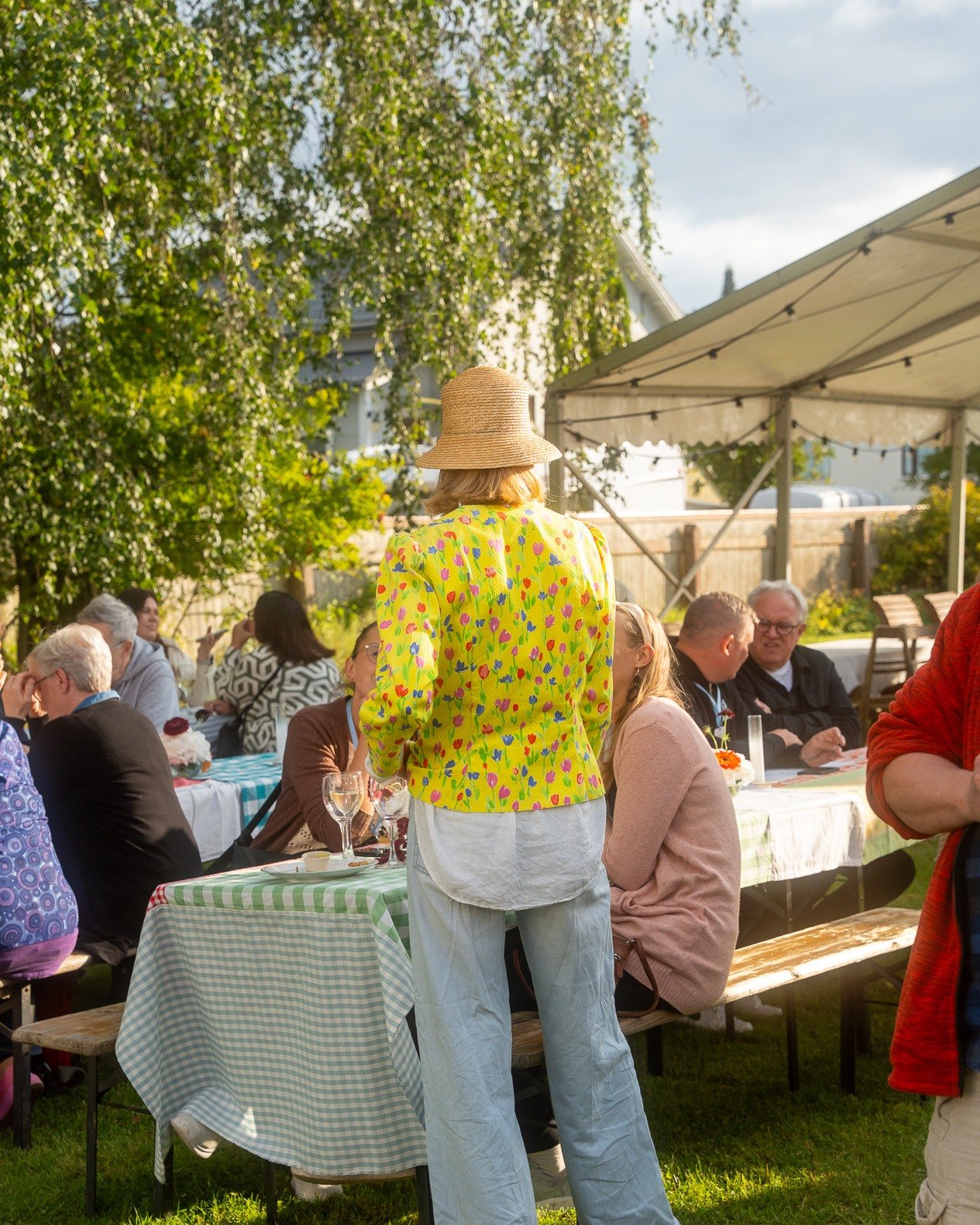 VPK-talon sis&auml;pihan ja Reposaaren tunnelmaa 🌻🌻 (En&auml;&auml; pari viikkoa festariin!!)

St&auml;mning p&aring; FBK-husets innerg&aring;rd och R&auml;fs&ouml; 🌻🌻