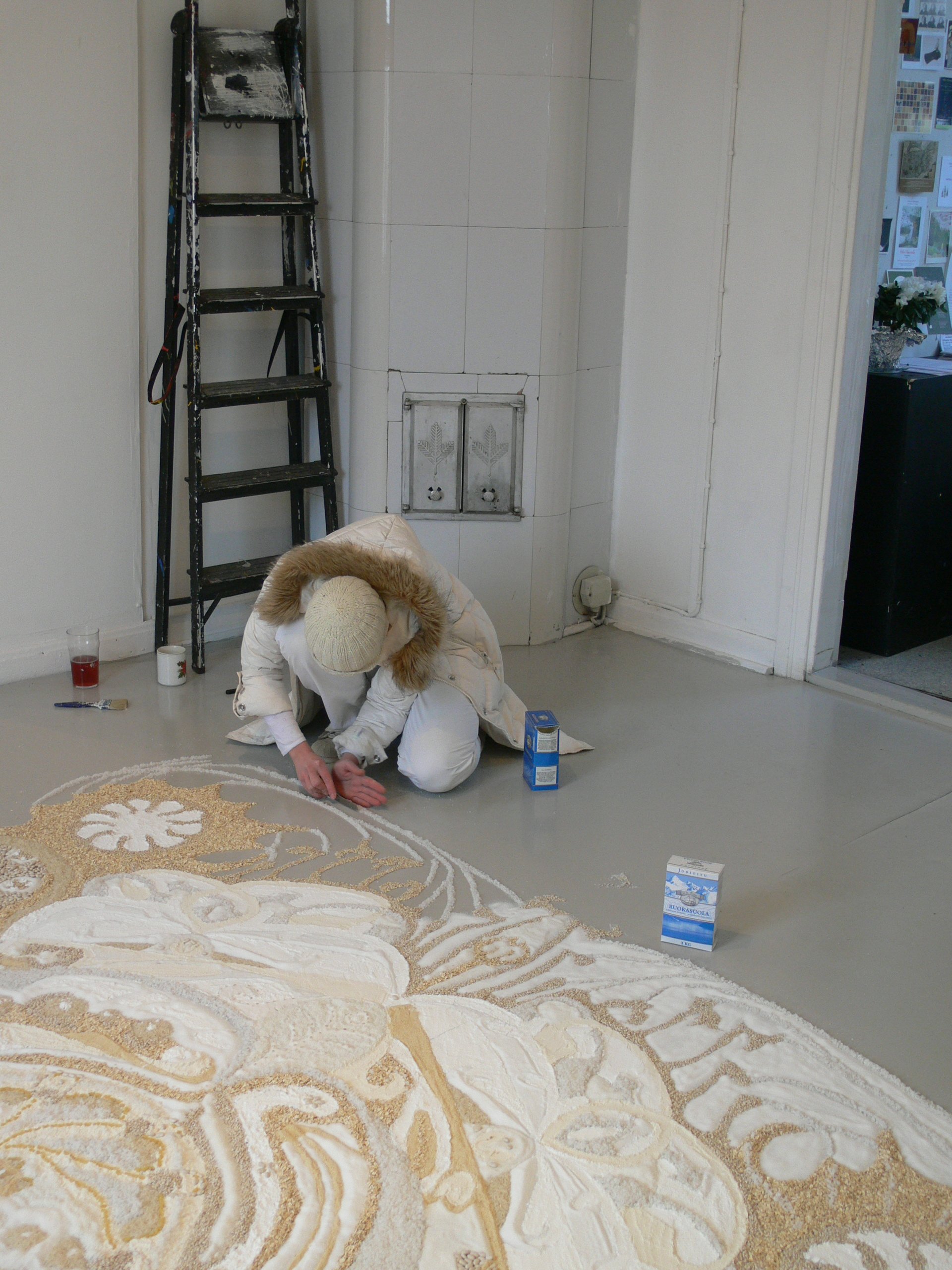 Woman building a mandala out of food material.
Photo by: Simo Saarikoski.
