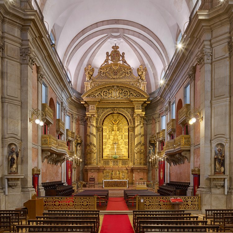Vista del retablo mayor de la Iglesia de la Trindade en Porto · Sitio Oficial