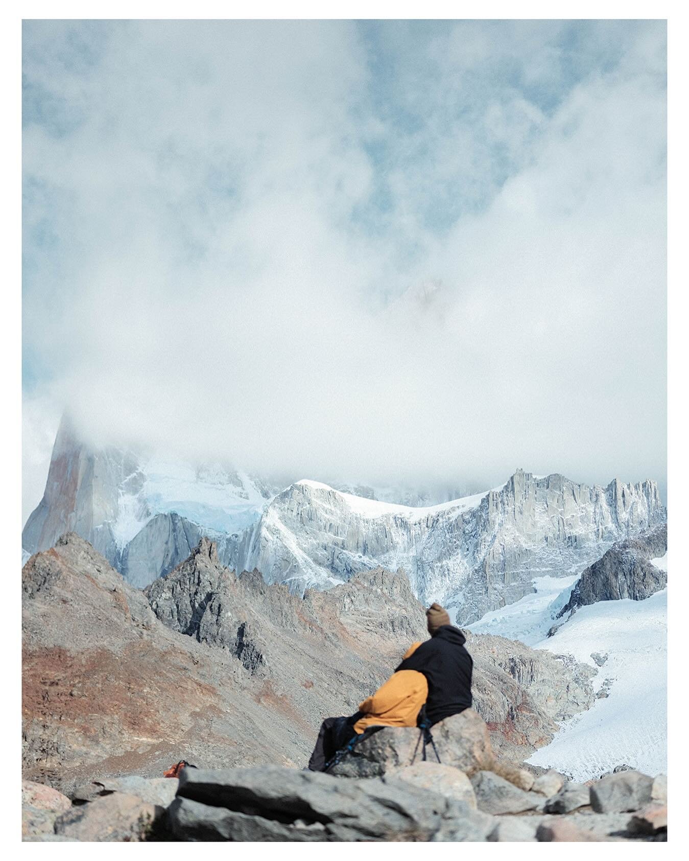 Cloudy Fitzroy Mountain Range Patagonia🏞️