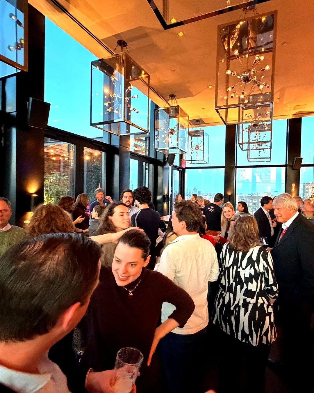 Beautiful sunset, beautiful people! We saw a great turn out this past Thursday at the NL Club Borrel. Mark your calendar for the next Borrel on April 16th.

#NYCEvents #NLClub #NLClubNYC #DutchInNYC #DutchInNewYork #NewYork #DutchCommunity #Netherlan