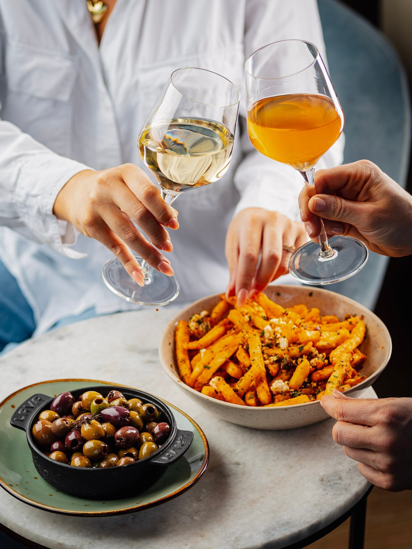 At Alma, well-balanced cocktails are complemented by shareable bites that will get the whole table talking. Make plans to visit us soon and experience the menu for yourself. #AlmaHotelZachary