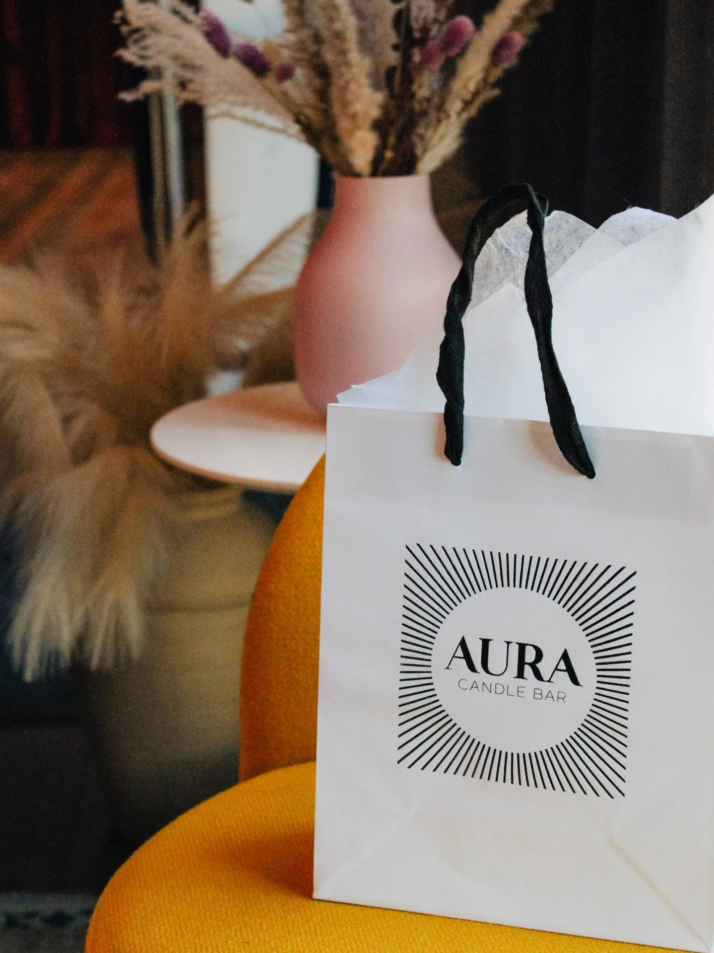 A Sunday afternoon made for good scents, good wine, and a little creativity.

On September 27 from 3&ndash;5 p.m., @auracandlebar steps outside its Chicago studio for the first time and joins us at Alma. Discover your favorite fragrance notes, blend 