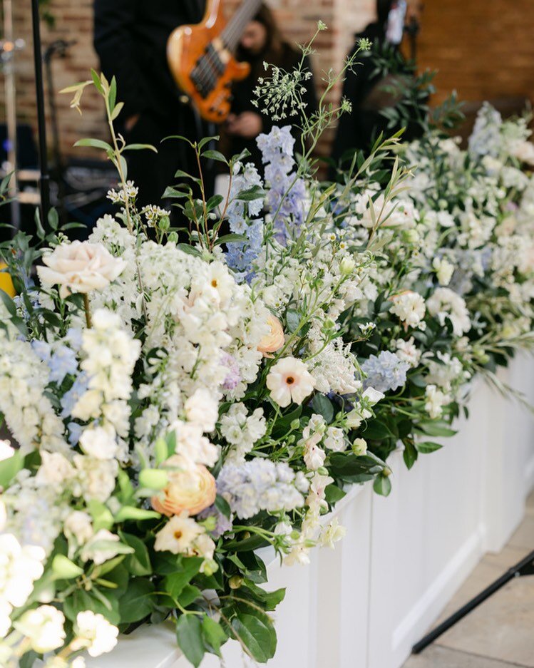 It&rsquo;s the butterfly ranunculus peeking through that makes it for us. 🤍

photo: @amycampbellphotography 

#weddingideas #receptionflowers #floraldesign #floraldesigner #bride #weddingplanning #ranunculus #floralinstallation #lexington #kentuckyw