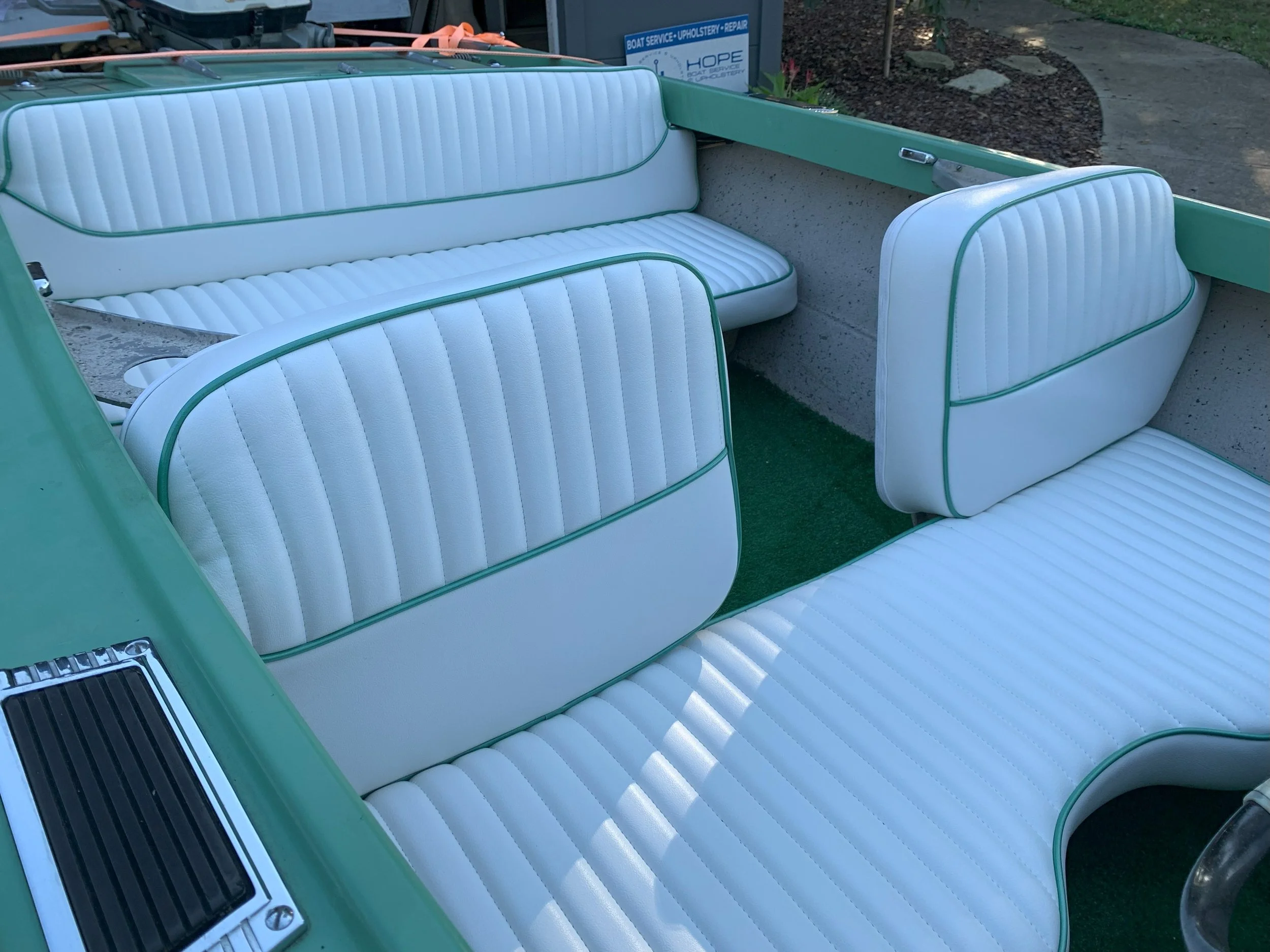 Old green boat 2.jpg