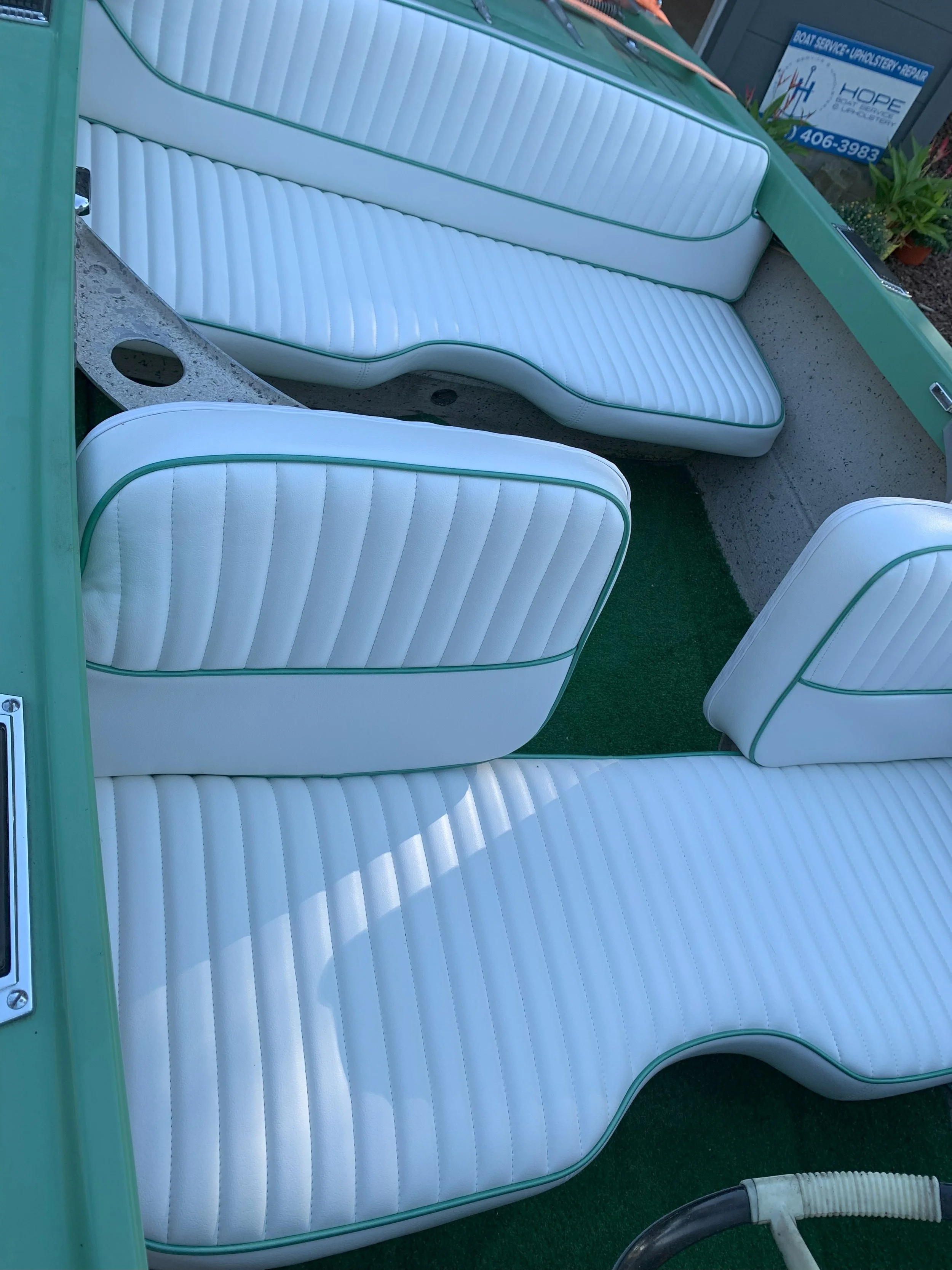 Old green boat 3.jpg