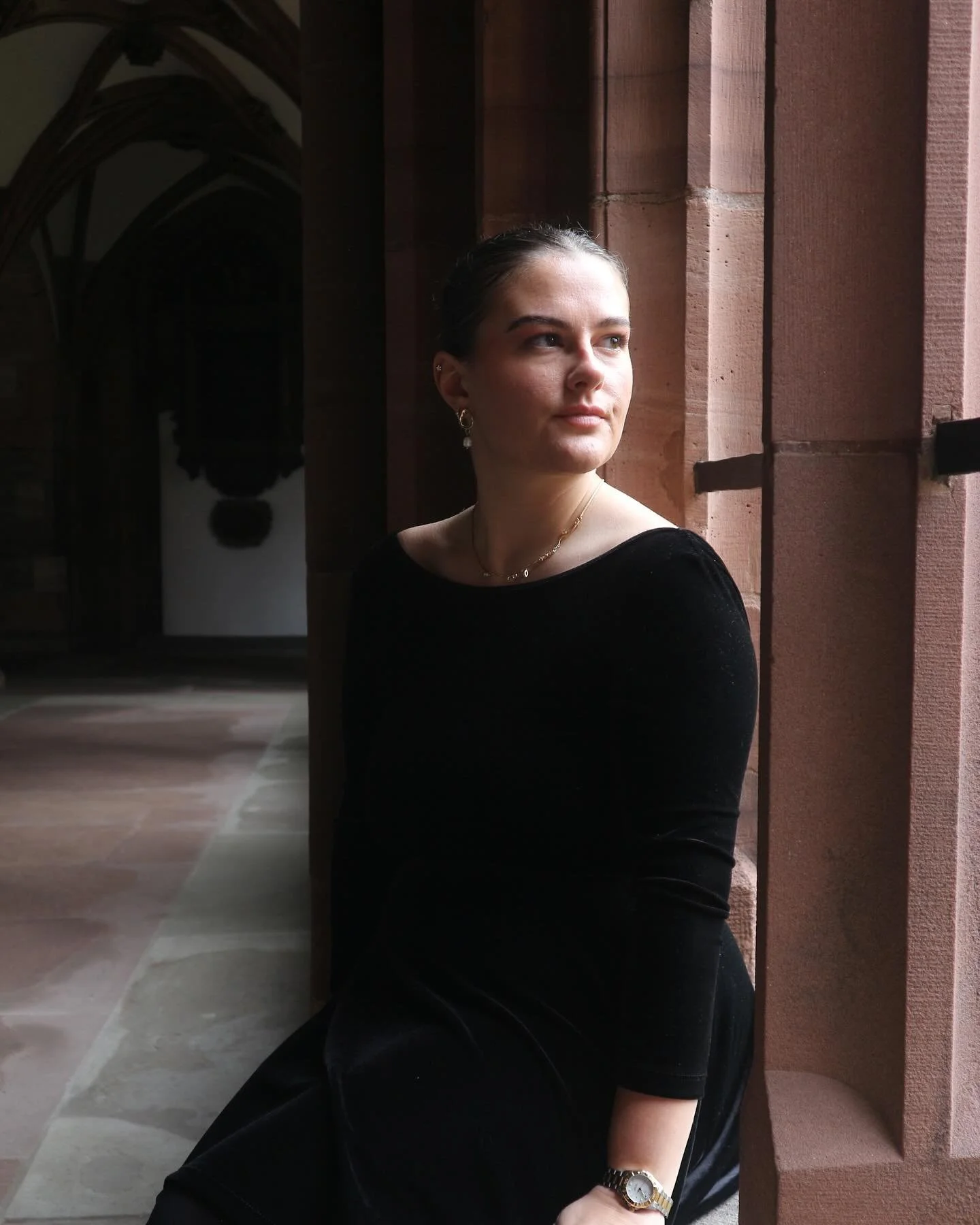 new shots 📷

courtesy of the sis @issieevans ❤️&zwj;🔥

#headshots #soprano #musician