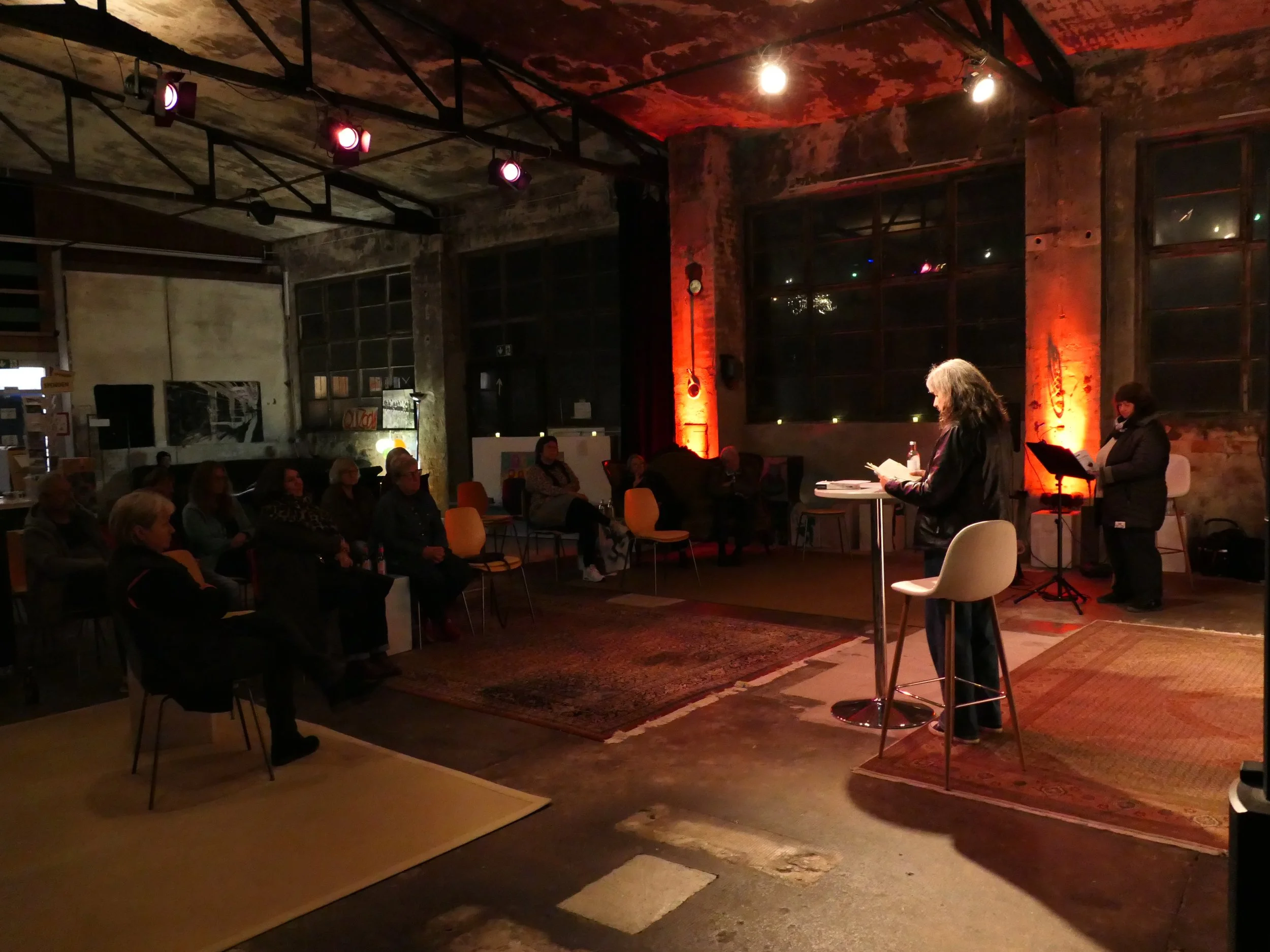 Wenn die Fassaden bröckeln - eine musikalische Lesung mit Gabriele Günther und Sandra Linsenmayer