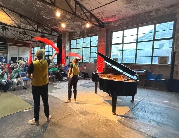 Crossover Studios: Ballkonzert - Klavier trifft auf Jonglage