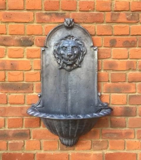 lion.jpg