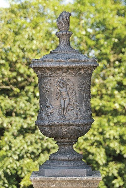 47. U7 Andromeda Urn (1).jpg
