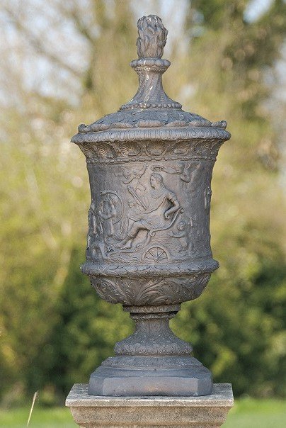 47. U8 William of Orange Urn.jpg