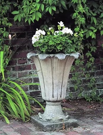 Chilstone-bambury-vase-C2340.jpeg-2.jpeg