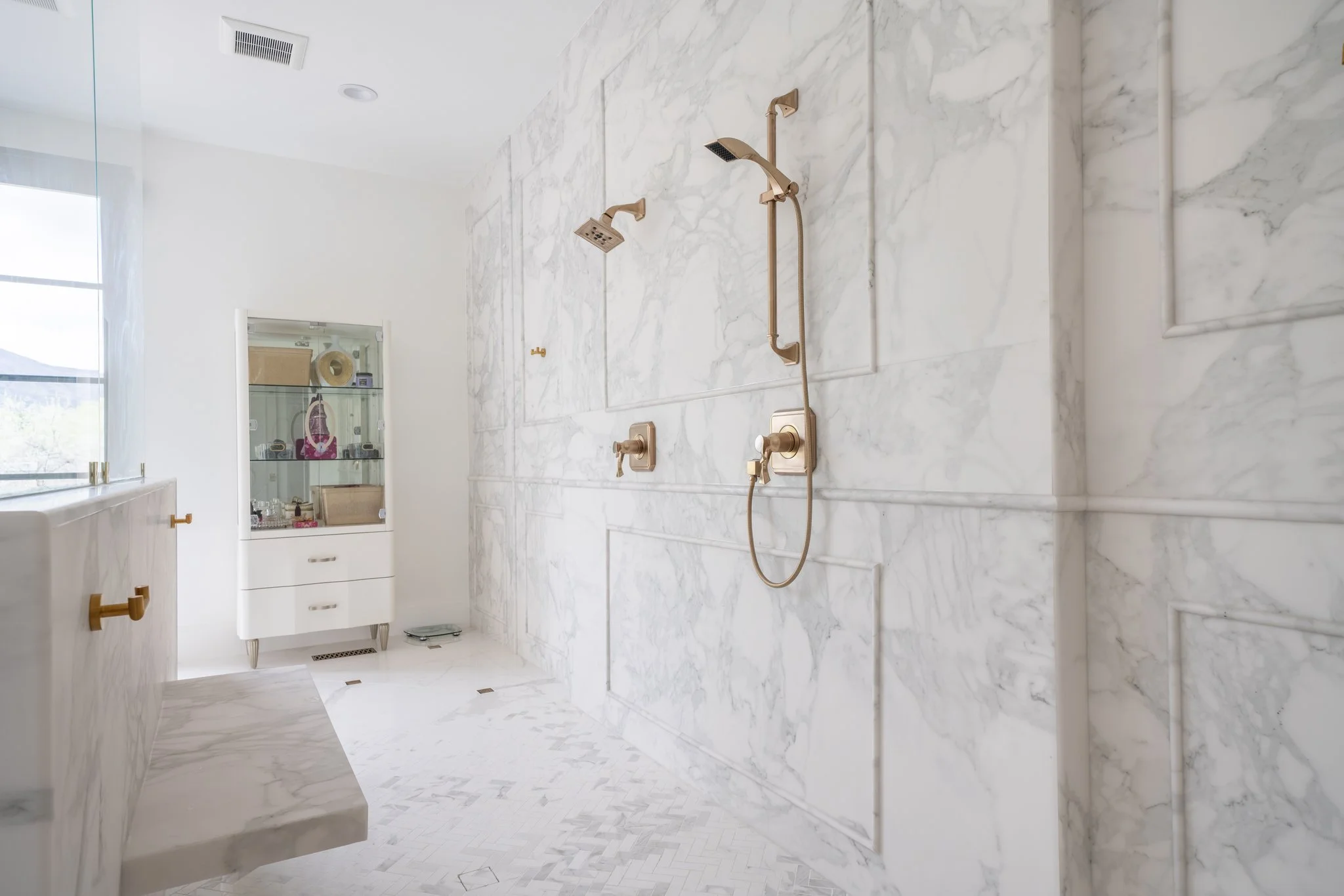 Calcutta White shower surround