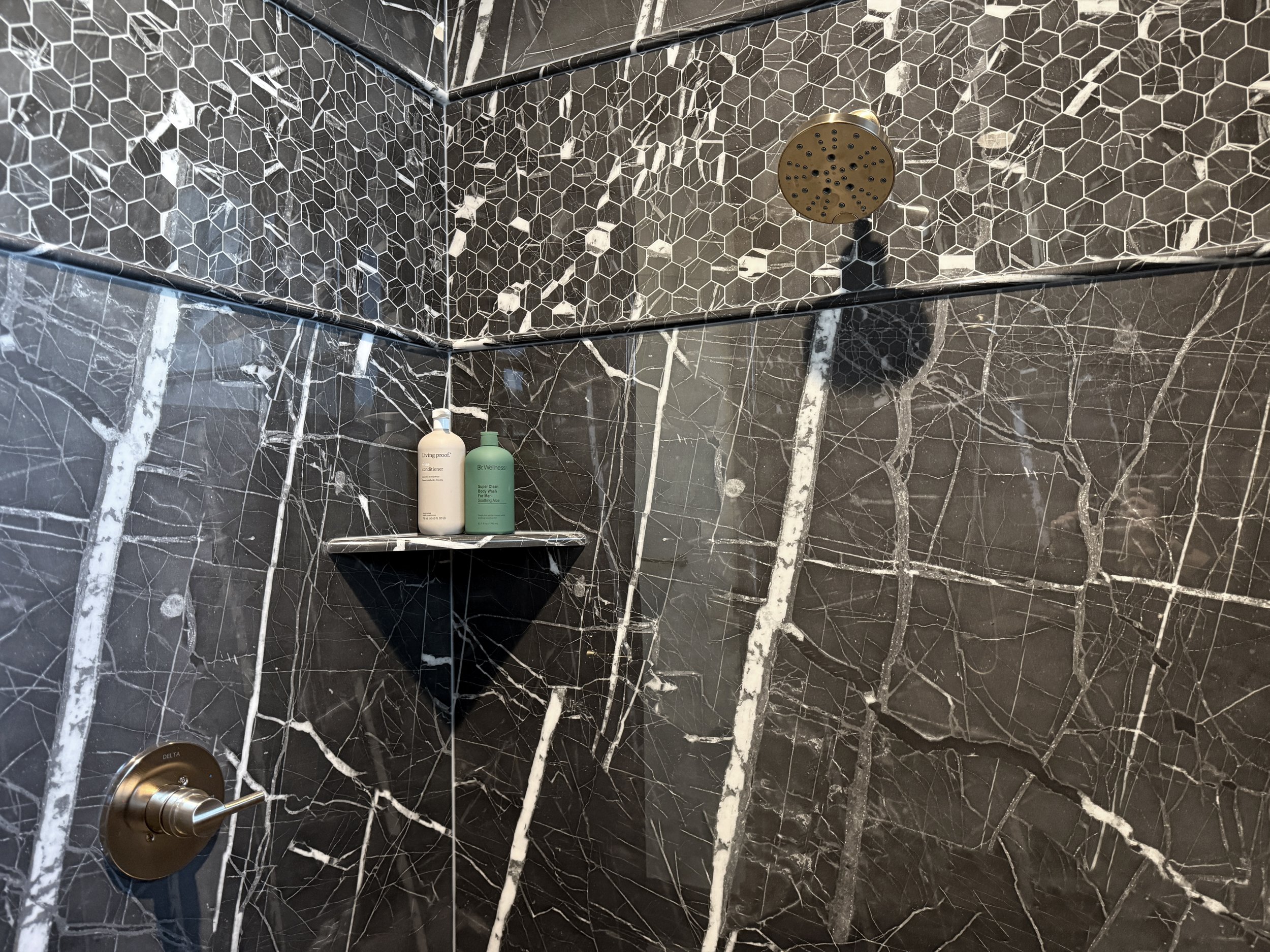 White Grizzly shower surround