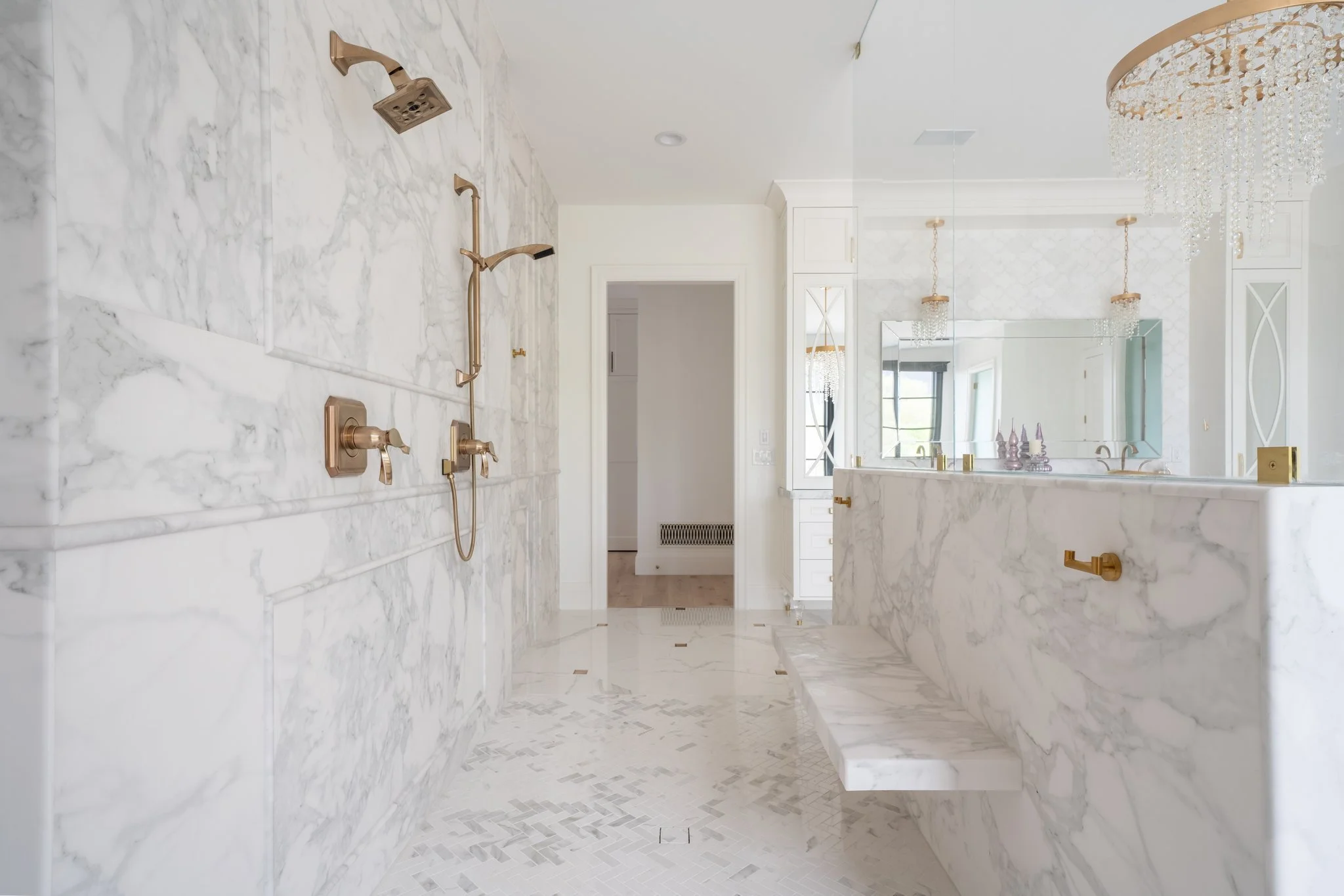 Calcutta White shower surround with pony wall and bench