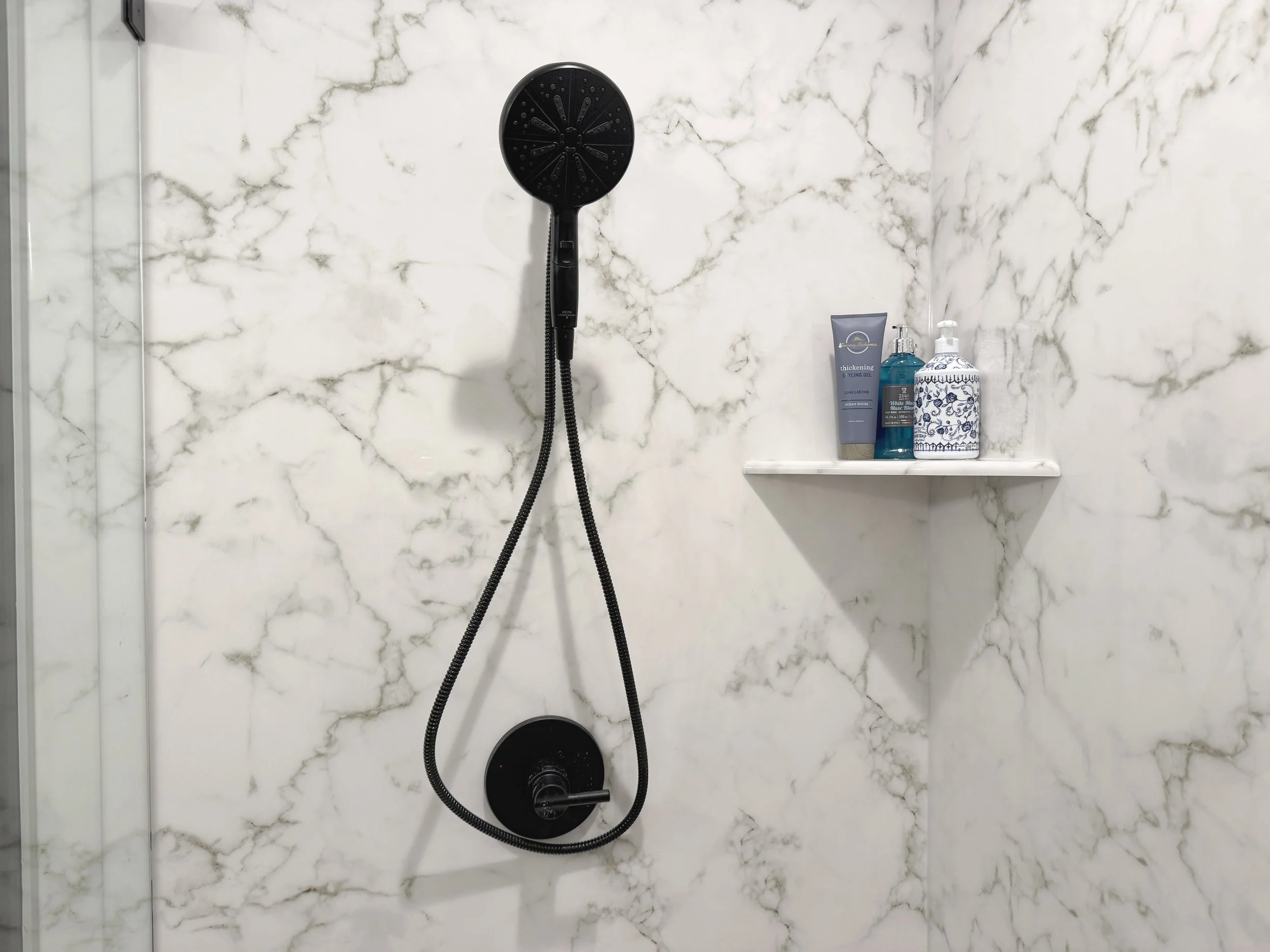 Juneau shower surround and shelf