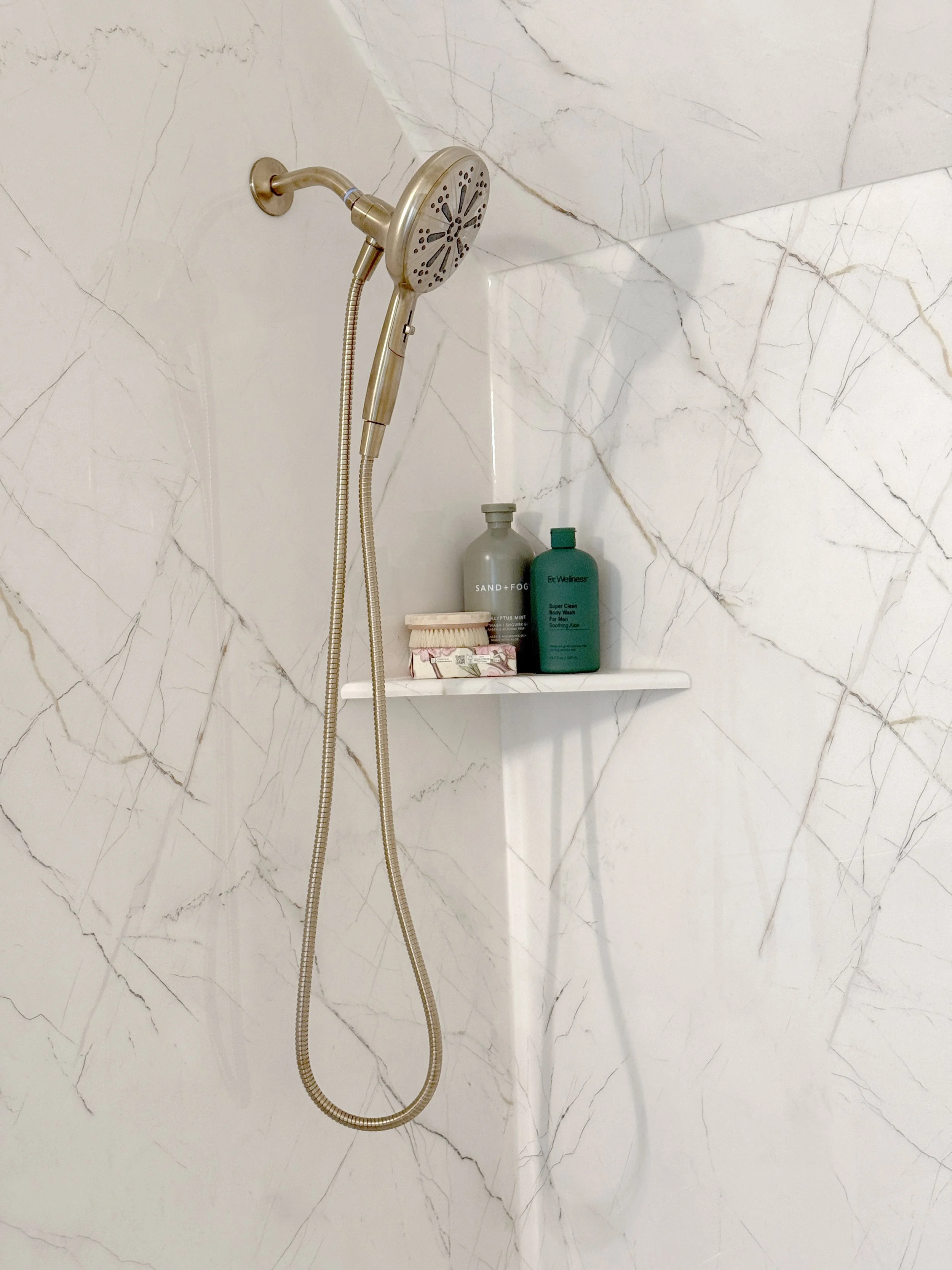 Manchester tub surround and shelf