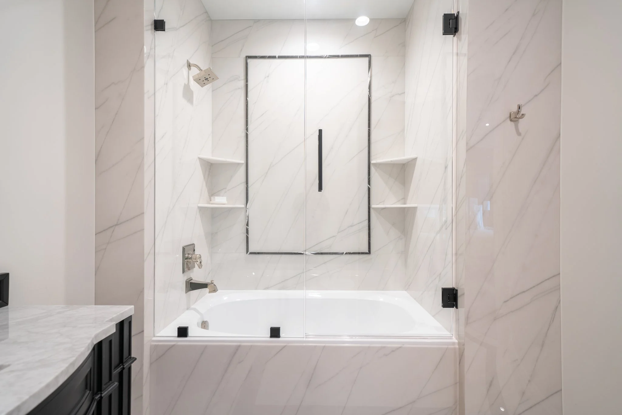 Ice Cap tub surround with White Grizzly trim onlay