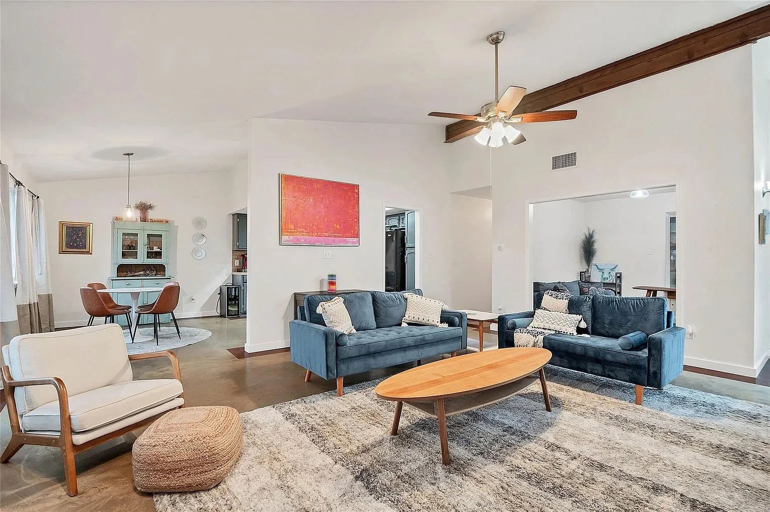 𝕛𝕦𝕤𝕥 𝕤𝕠𝕝𝕕 // 9458 Singing Quail Dr, Austin, Texas

Did you know I can help you buy or sell a home outside of Georgia? Yes, I have you covered!

One of my past clients made the move to Austin, and thanks to our amazing Sotheby&rsquo;s Internat